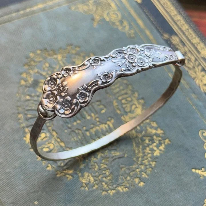 Autumn - Vintage Floral Engraved Silver Bracelet