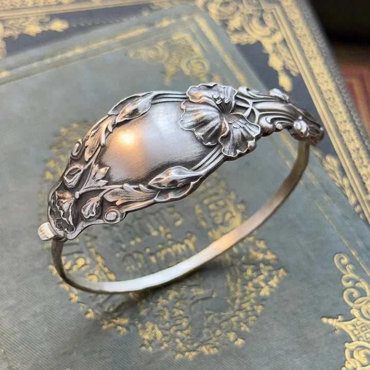 Autumn - Vintage Floral Engraved Silver Bracelet