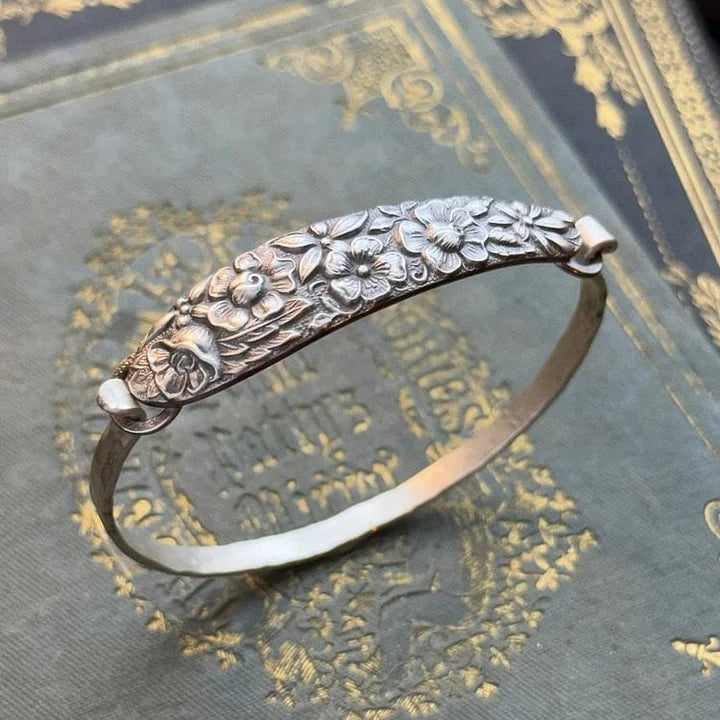 Autumn - Vintage Floral Engraved Silver Bracelet