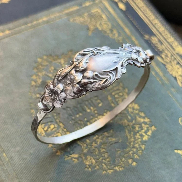 Autumn - Vintage Floral Engraved Silver Bracelet