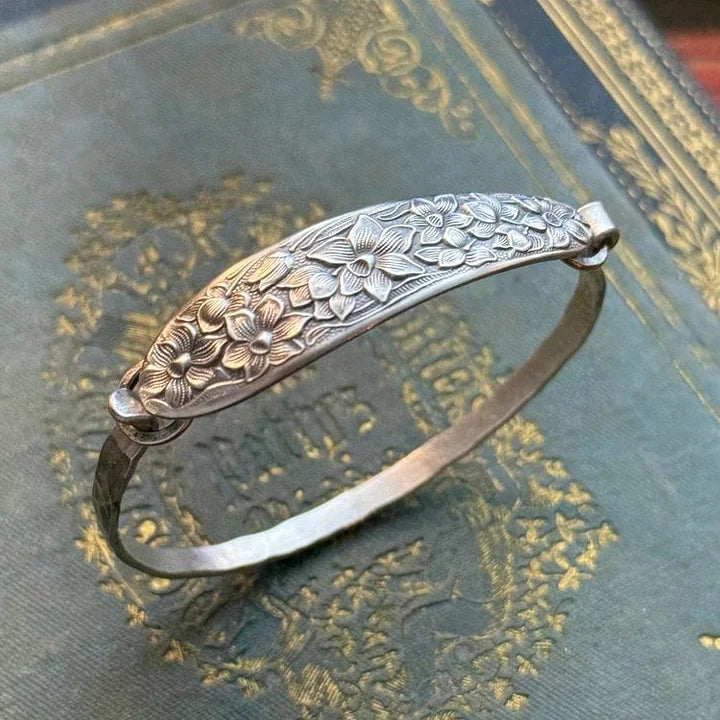 Autumn - Vintage Floral Engraved Silver Bracelet